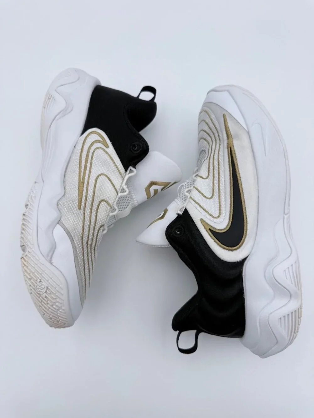 Nike Giannis Shoes Boys Size 4Y White Black Basketball FZ6734-100 Sneakers